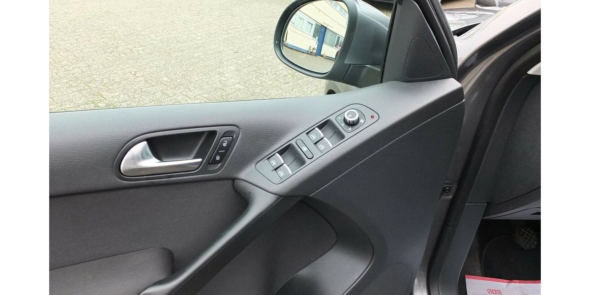 VW Tiguan TEAM orig.ATM ca 52 tkm XENON AHK PARKPILOT 112.432 km 9.408 &euro; Köln 50858