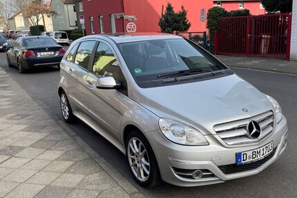 Mercedes-Benz B 180 92.915 km 8.800 &euro; Düsseldorf 40468