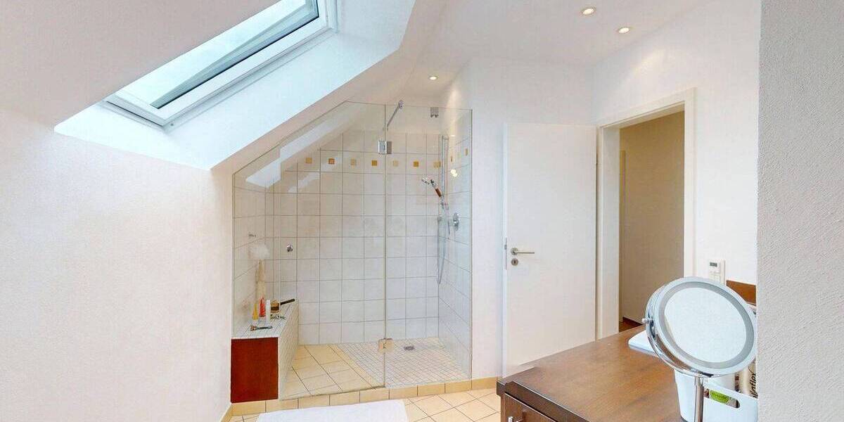 Mehrfamilienhaus, Wohnhaus Dormagen Hackenbroich - 6 Zimmer, 177 m&sup2;, 698.000&euro; | Angebot:26805807