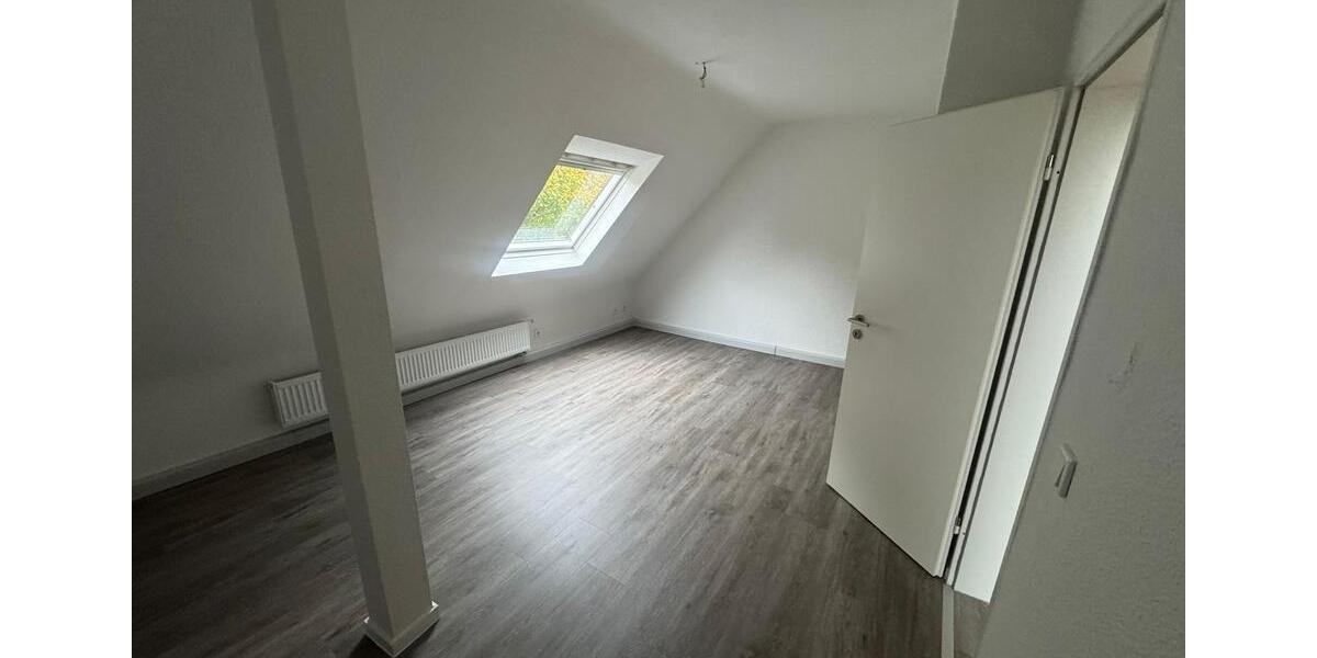 Dachgeschoßwohnung Langenfeld (Rheinland) - 2 Zimmer, 42 m&sup2;, 750&euro; | Angebot:26049841