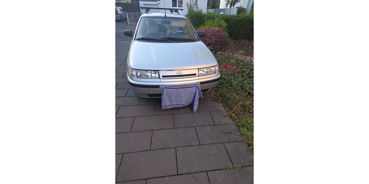Lada 2111 52.000 km 2.200 &euro; Köln 50667