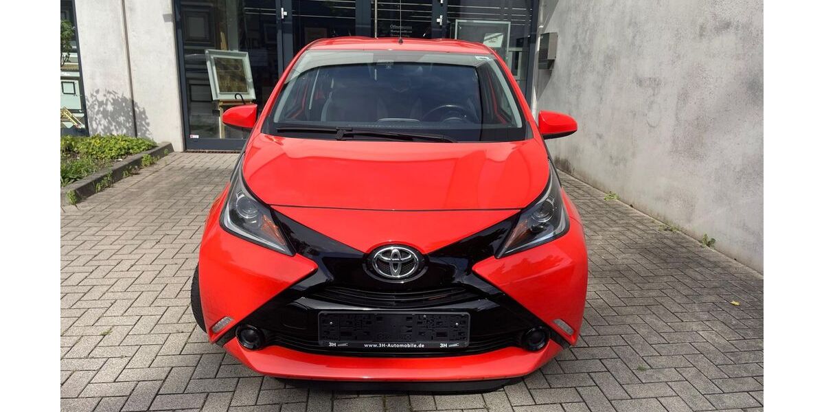 Toyota Aygo (X) 83.106 km 6.999 &euro; Düsseldorf 40549