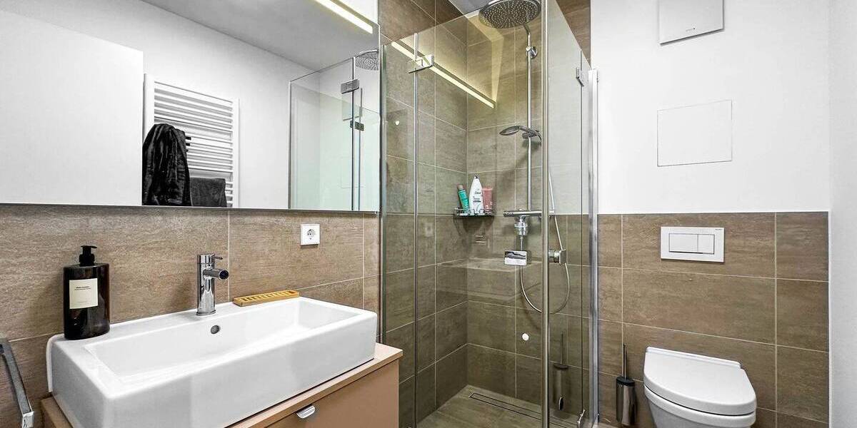 Etagenwohnung Düsseldorf Friedrichstadt - 4 Zimmer, 147 m&sup2;, 3.000&euro; | Angebot:26788242