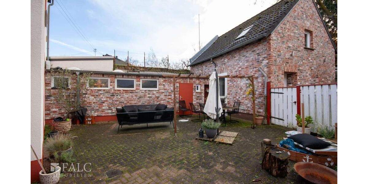 Mehrfamilienhaus, Wohnhaus Frechen Königsdorf - 6 Zimmer, 235 m&sup2;, 400.000&euro; | Angebot:25696385