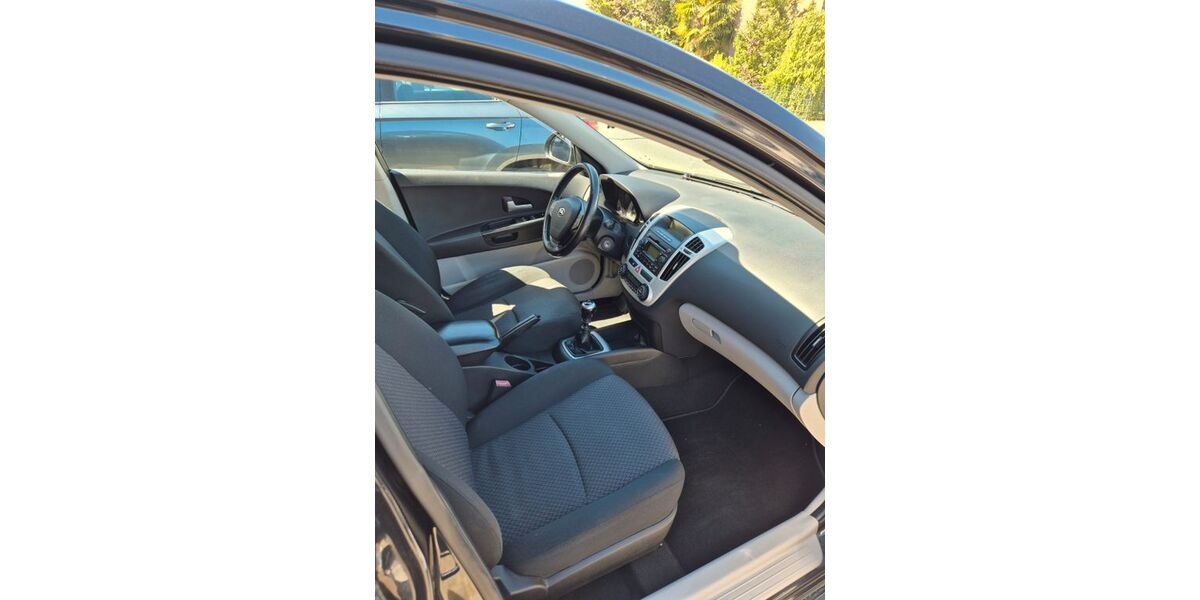 Kia ceed / Ceed 164.000 km 2.750 &euro; Düsseldorf 40627