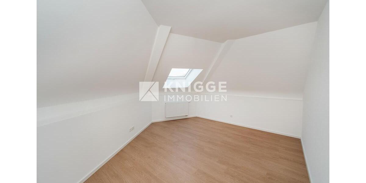 Dachgeschoßwohnung Bergisch Gladbach - 5 Zimmer, 129 m&sup2;, 1.556&euro; | Angebot:25856193