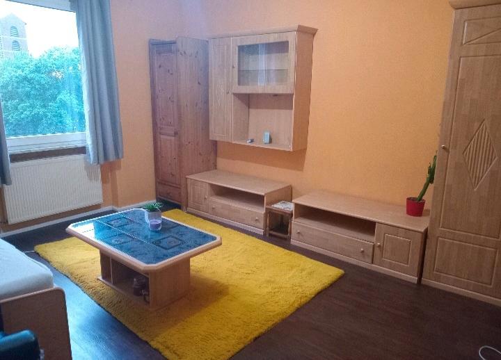 Etagenwohnung Neuss - 1 Zimmer, 25 m&sup2;, 200&euro; | Angebot:24532103