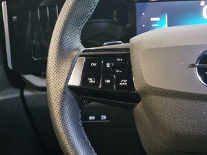 Opel Astra Ultimate Plug-in-Hybrid Navi Head Up 24.396 km 22.490 &euro; HAAN 42781