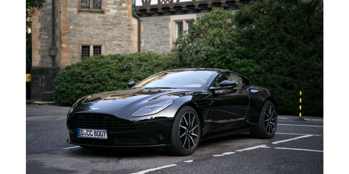 Aston Martin DB11 29.545 km 119.000 &euro; Düsseldorf 40545