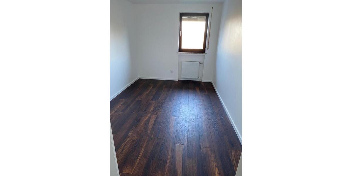 Etagenwohnung Köln Mülheim - 4 Zimmer, 120 m&sup2;, 1.300&euro; | Angebot:25630401