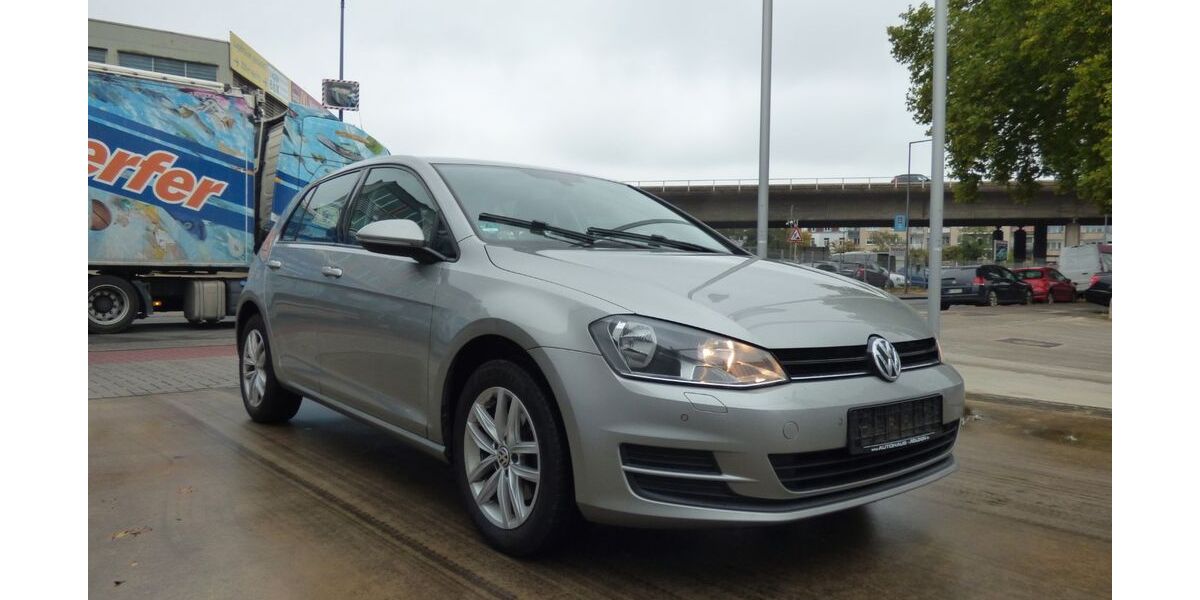 VW Golf 156.000 km 7.200 &euro; Köln 51105