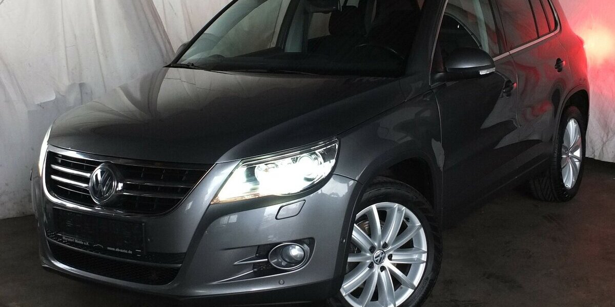 VW Tiguan TEAM orig.ATM ca 52 tkm XENON AHK PARKPILOT 112.432 km 9.408 &euro; Köln 50858