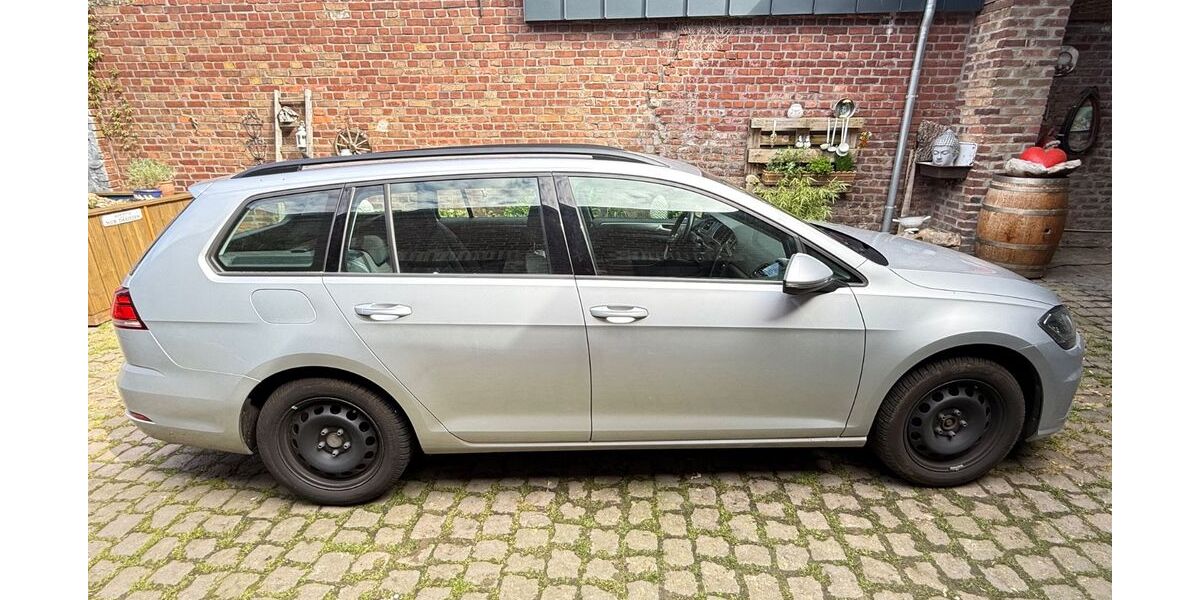 VW Golf 52.000 km 16.200 &euro; Rommerskirchen 41569
