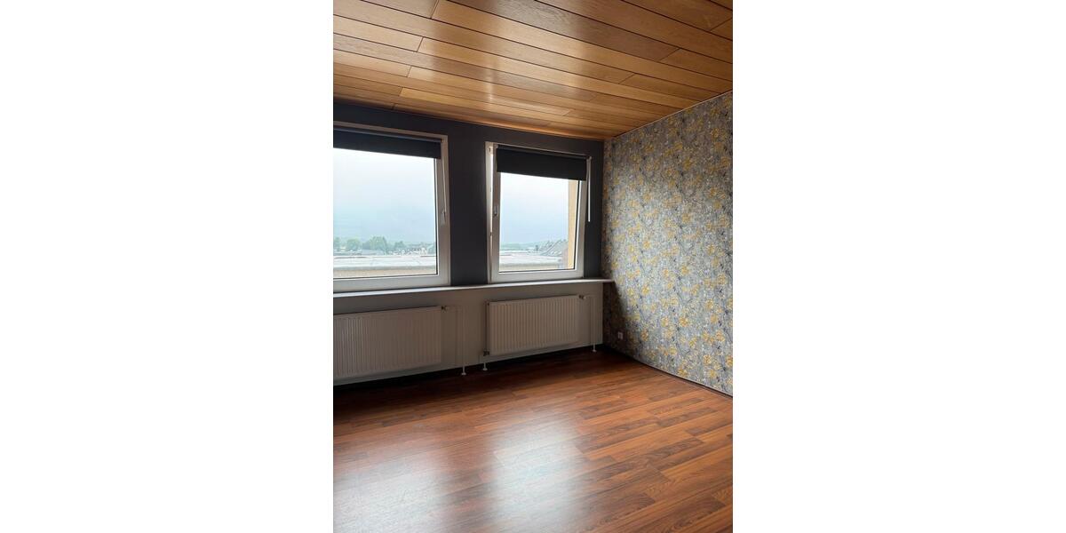 Etagenwohnung Wuppertal Gemarkung Vohwinkel - 3 Zimmer, 120 m&sup2;, 900&euro; | Angebot:25751635