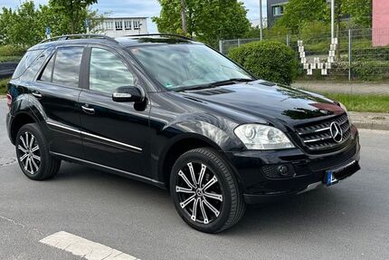 Mercedes-Benz ML 320 283.500 km 7.490 &euro; Neuss 41460