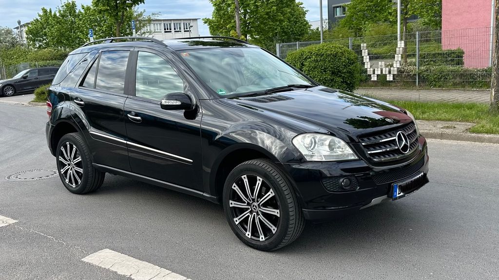 Mercedes-Benz ML 320 283.500 km 7.490 &euro; Neuss 41460