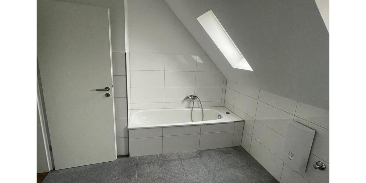Dachgeschoßwohnung Solingen Aufderhöhe - 2 Zimmer, 70 m&sup2;, 560&euro; | Angebot:25606599